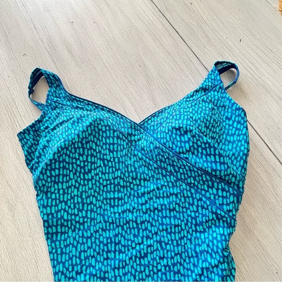 ROXANNE Women’s Blue Abstract Print Skirted Modest Swimsuit Built In Bra 18 42DD - Picture 3 of 11